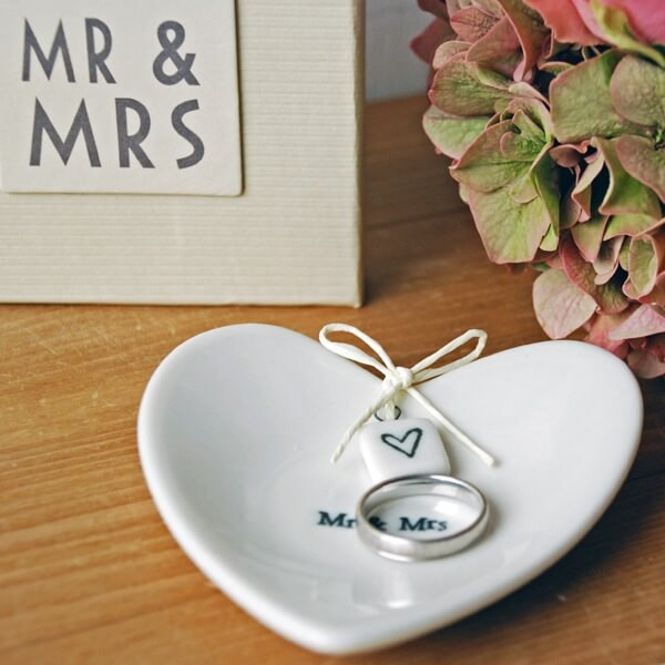 Mr &amp; Mrs Hochzeit
 Ringschale "Mr & Mrs" zur Hochzeit weddix