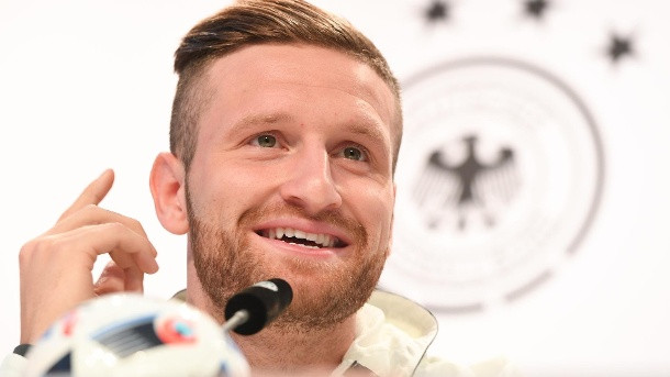 Mustafi Hochzeit
 Shkodran Mustafi Er ist Papa wieder Papa geworden