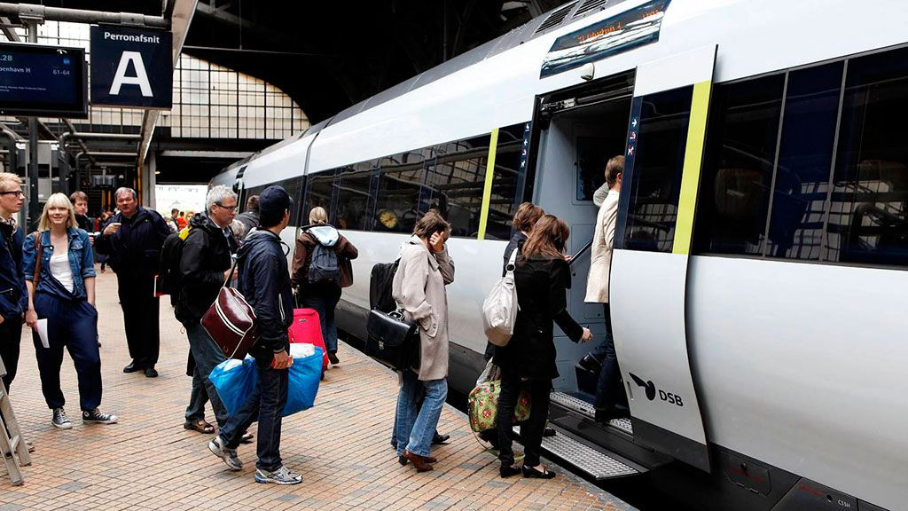 Nach Hause Fahren
 Fahren Sie mit dem Zug