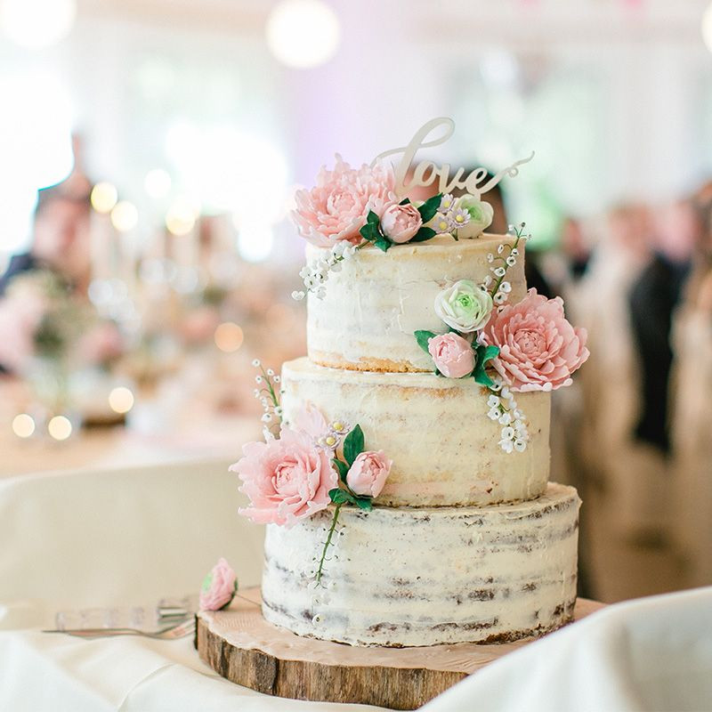 Naked Cake Hochzeitstorte
 Hochzeitstorte mit echten Blumen Naked Cake dreistöckig