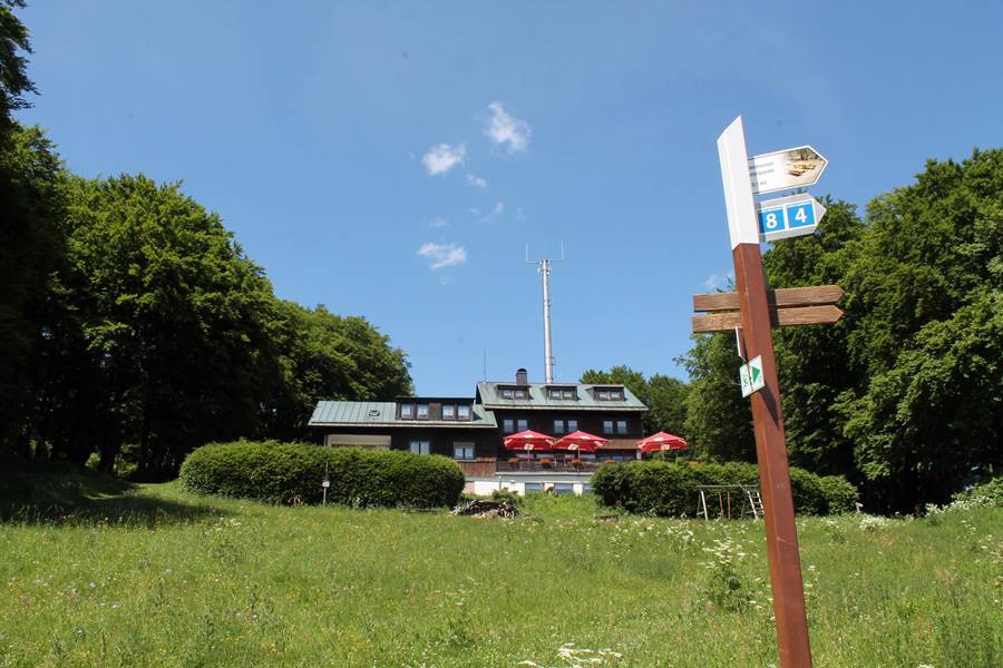 Neustädter Haus
 Neustädter Haus in Bischofsheim Wanderhütte Rhön Kreuzberg