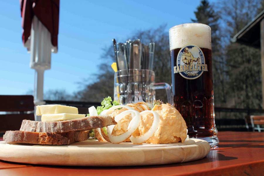 Neustädter Haus
 Neustädter Haus in Bischofsheim Wanderhütte Rhön Kreuzberg