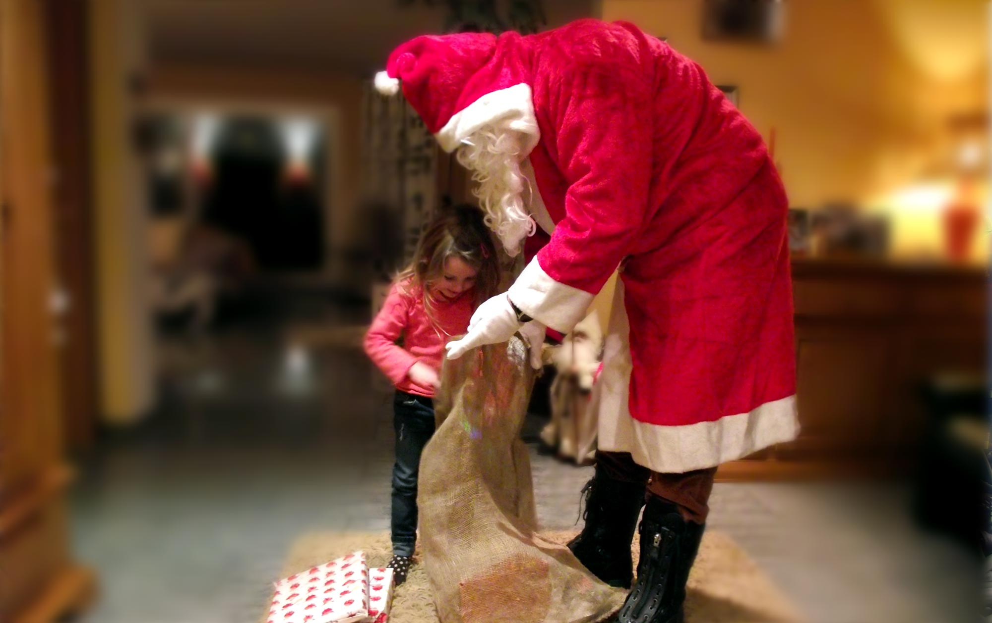 Nikolaus Geschenke Kinder
 Der Nikolaus kommt mit dem Feuerwehrauto