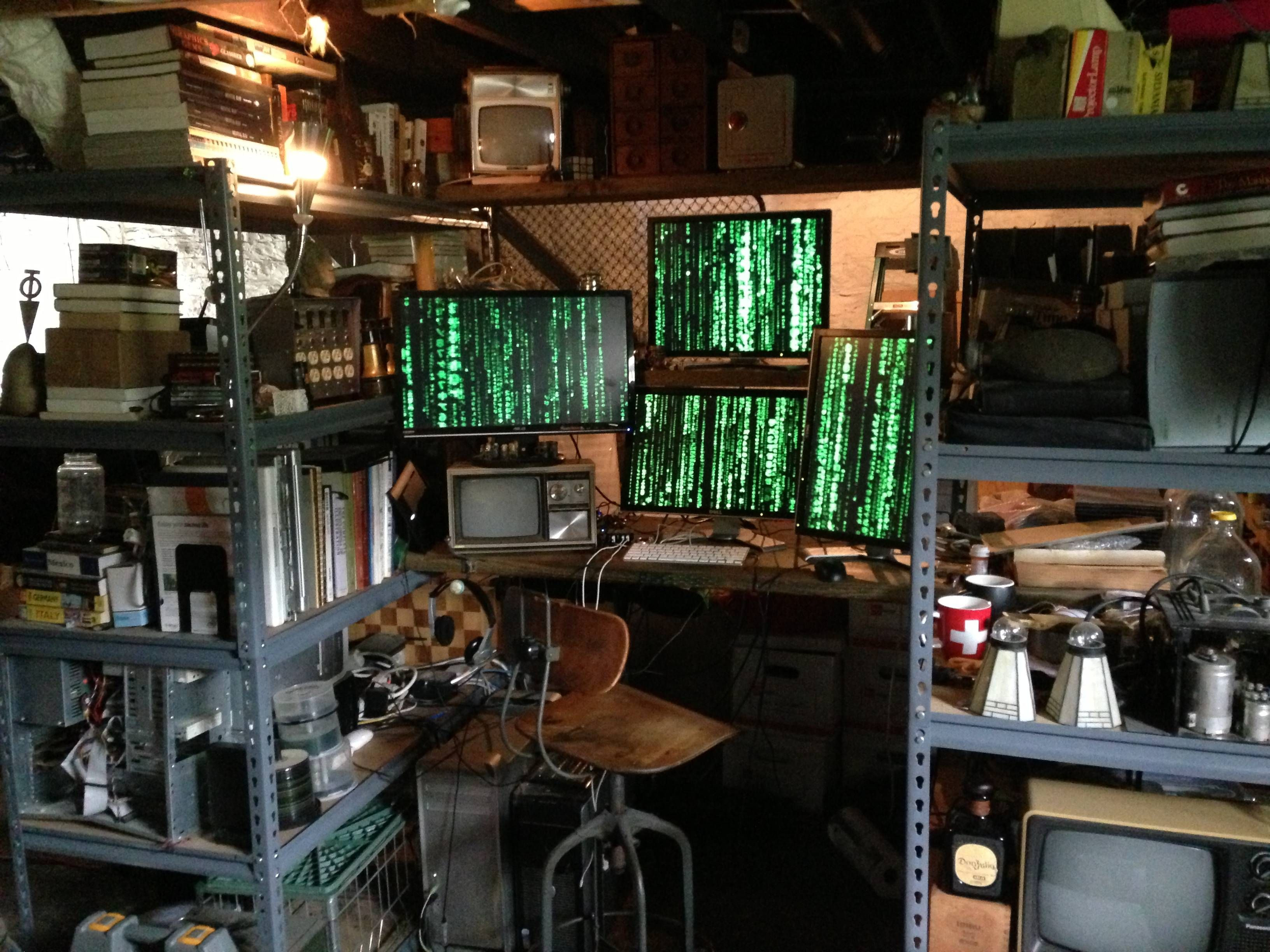 Pc Garage
 Cyberpunk battlestation Battlestations