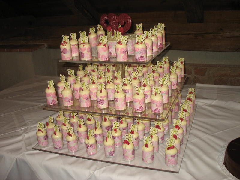 Petit Four Hochzeit
 hatten wir hatten 120 gäste davon ca 20 kinder