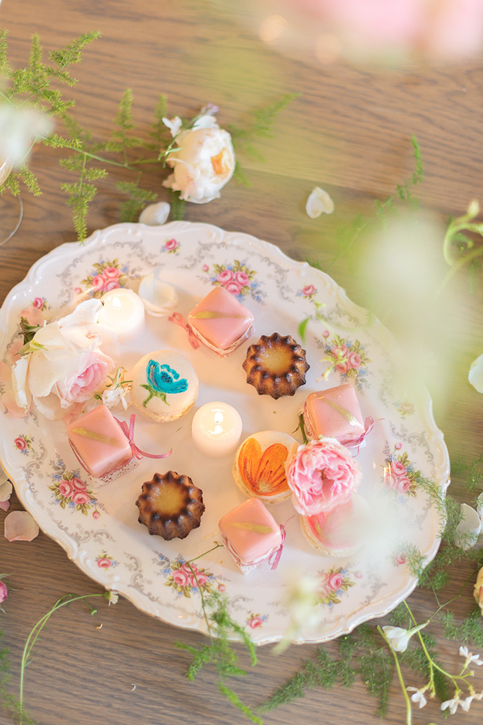 Petit Four Hochzeit
 Hochzeitsdeko mit Blumenmuster