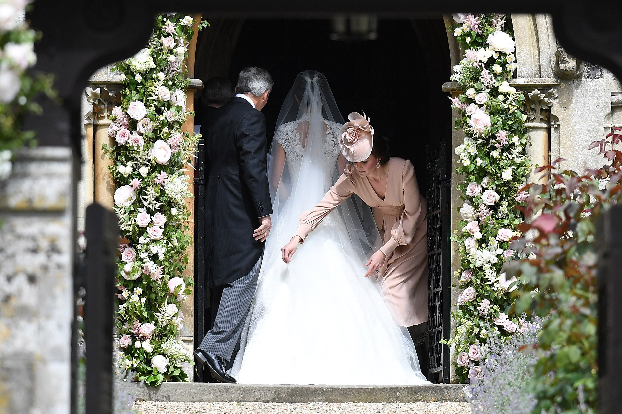 Pippa Middleton Hochzeitskleid
 Pippa Middleton Wedding Kate Middleton Wears Pink Dress