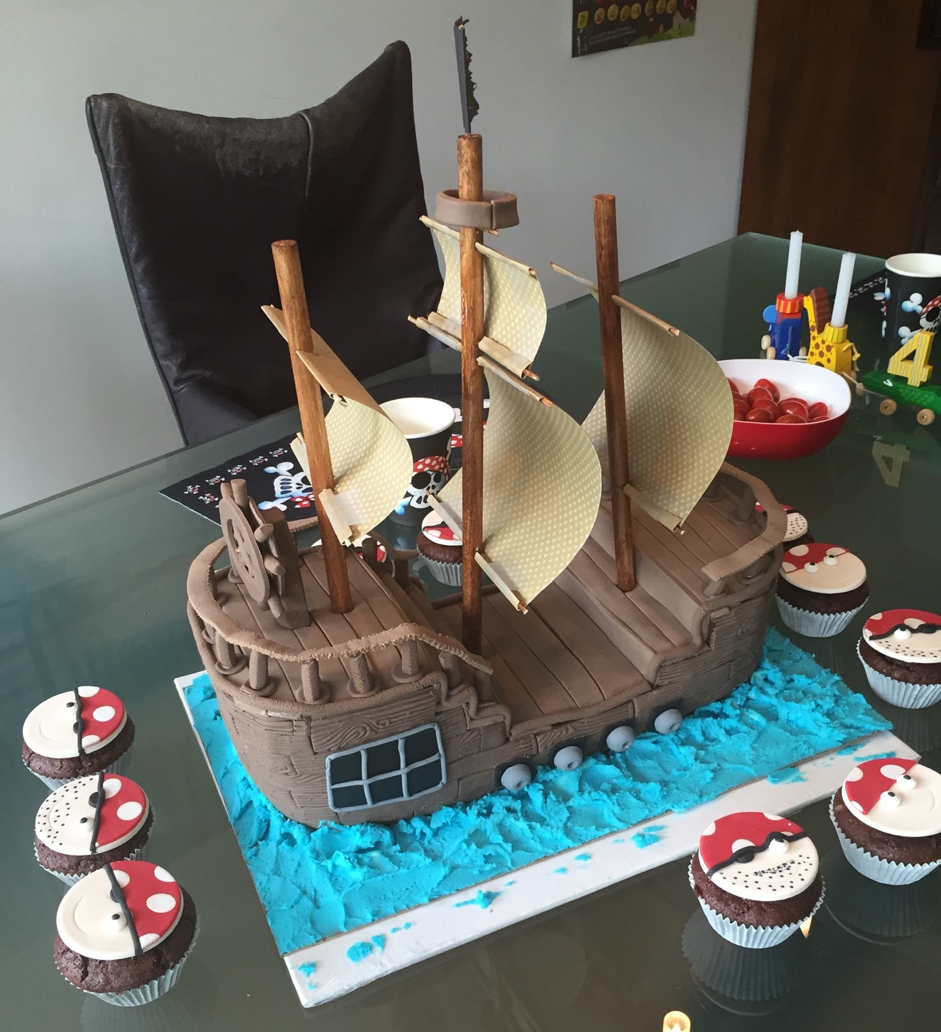 Piratenschiff Kuchen
 Silke hat eine Piraten Party geschmissen