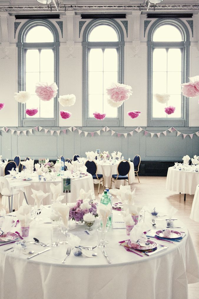 Pompoms Hochzeit
 Romantische Hochzeitsdeko mit PomPoms