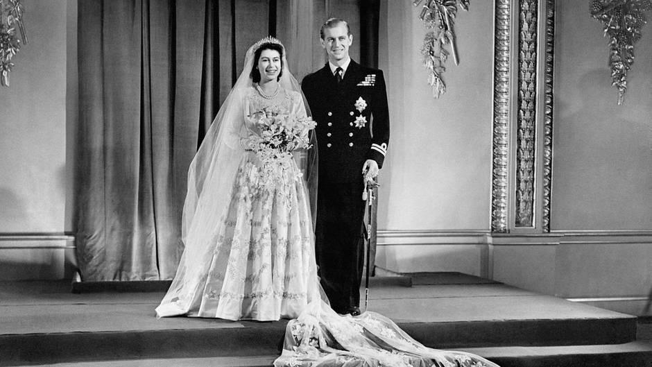 Queen Elizabeth Hochzeit
 Von der Queen bis Kate Die Hochzeitskleider der