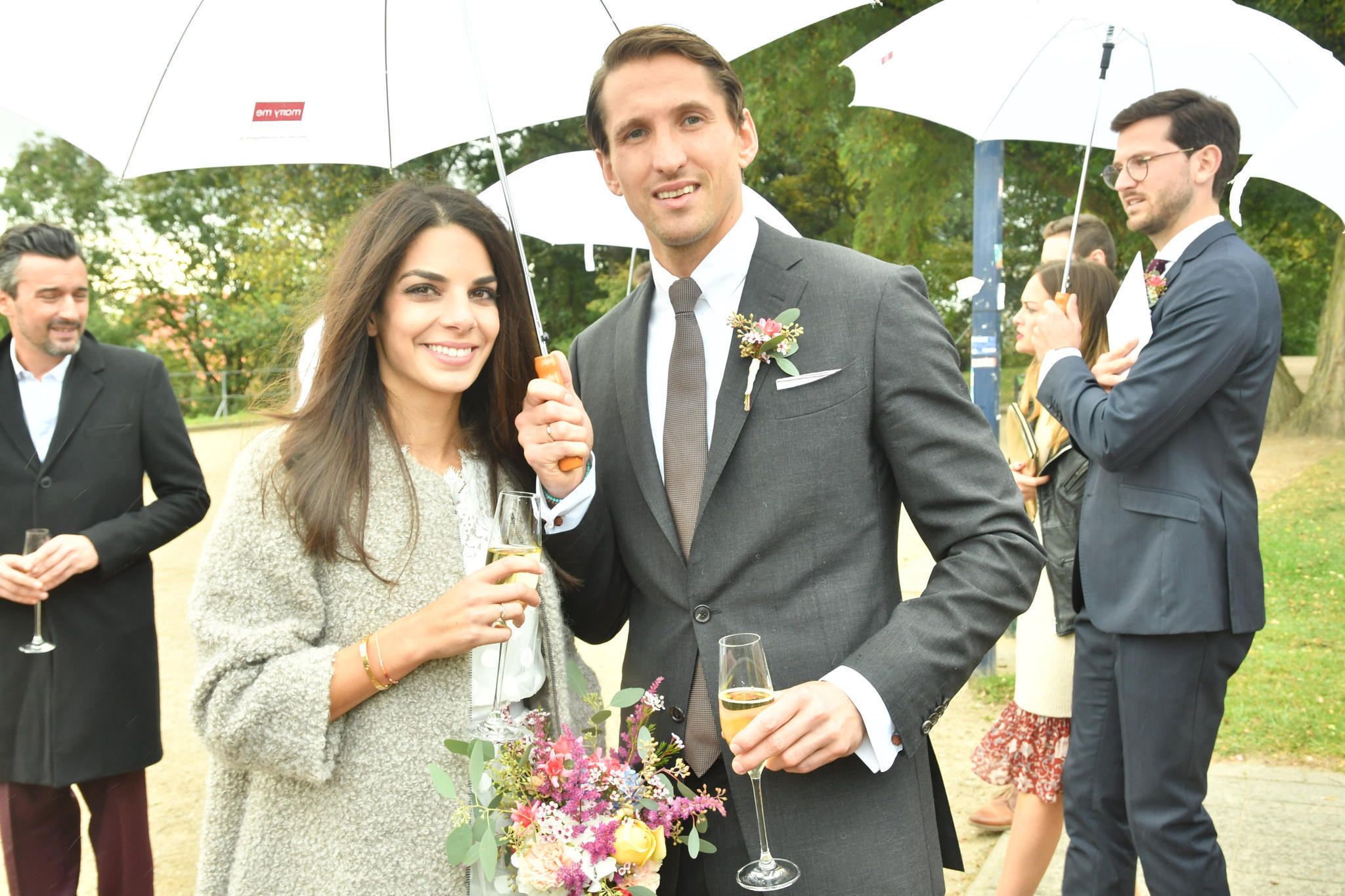 Rene Adler Hochzeit
 René Adler im GALA Interview "Ich habe ein oder