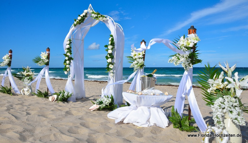 Rosenbogen Hochzeit
 Heiraten unter einem romantischen Rosenbogen in Florida
