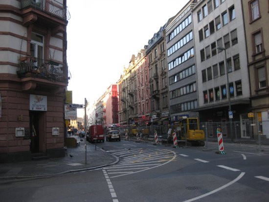 Rotes Haus Frankfurt
 Rotes Haus Bild von Taunusstrasse Frankfurt am Main