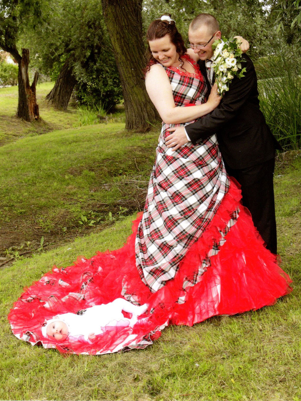 Rotes Hochzeitskleid
 Rotes Hochzeitskleid – Cindy & Ella Hamburg