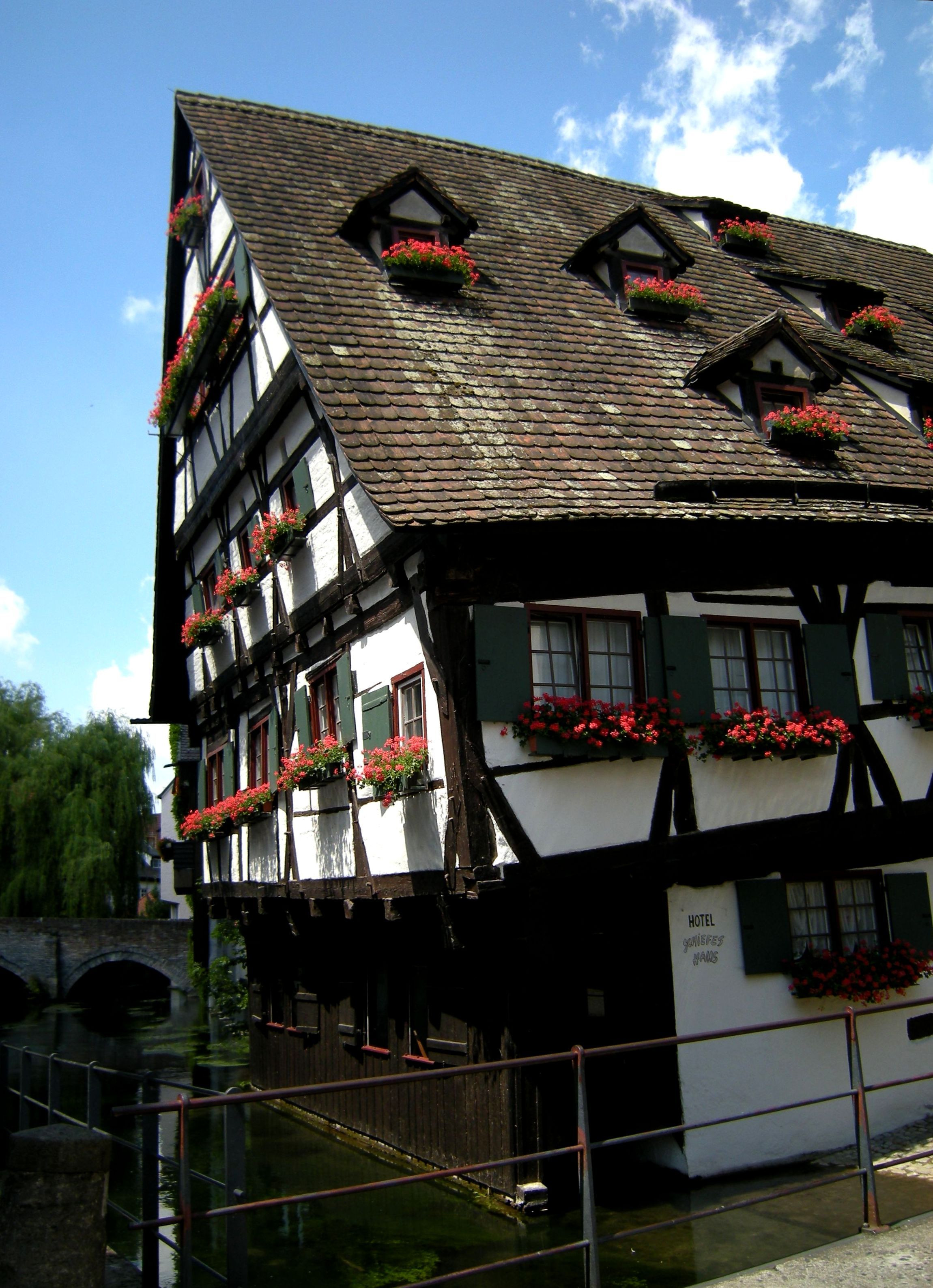 Schiefes Haus
 File Ulm Schiefes Haus Wikimedia mons