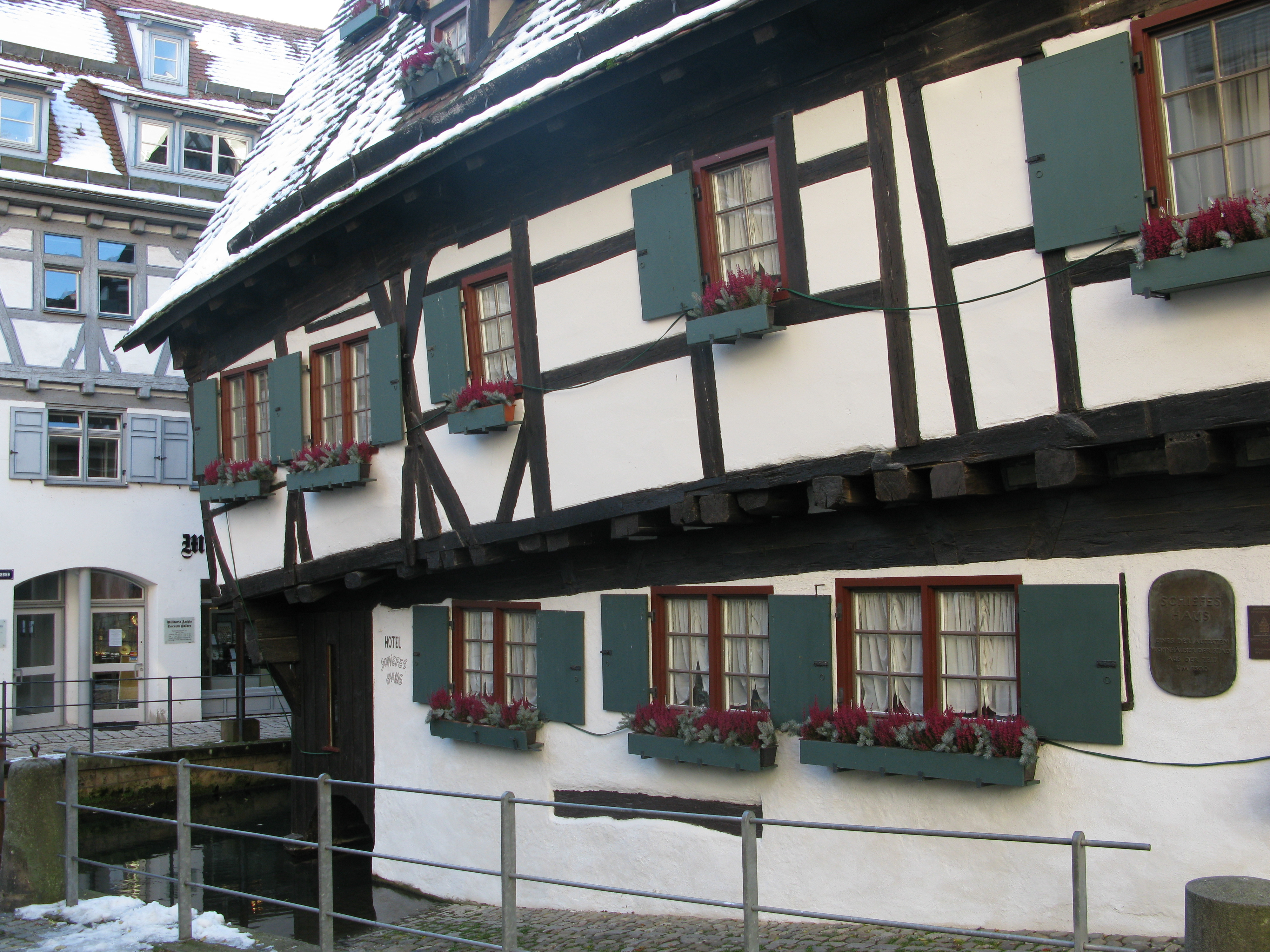 Schiefes Haus
 File Schiefes Haus Fischerviertel Ulm 1 Wikimedia