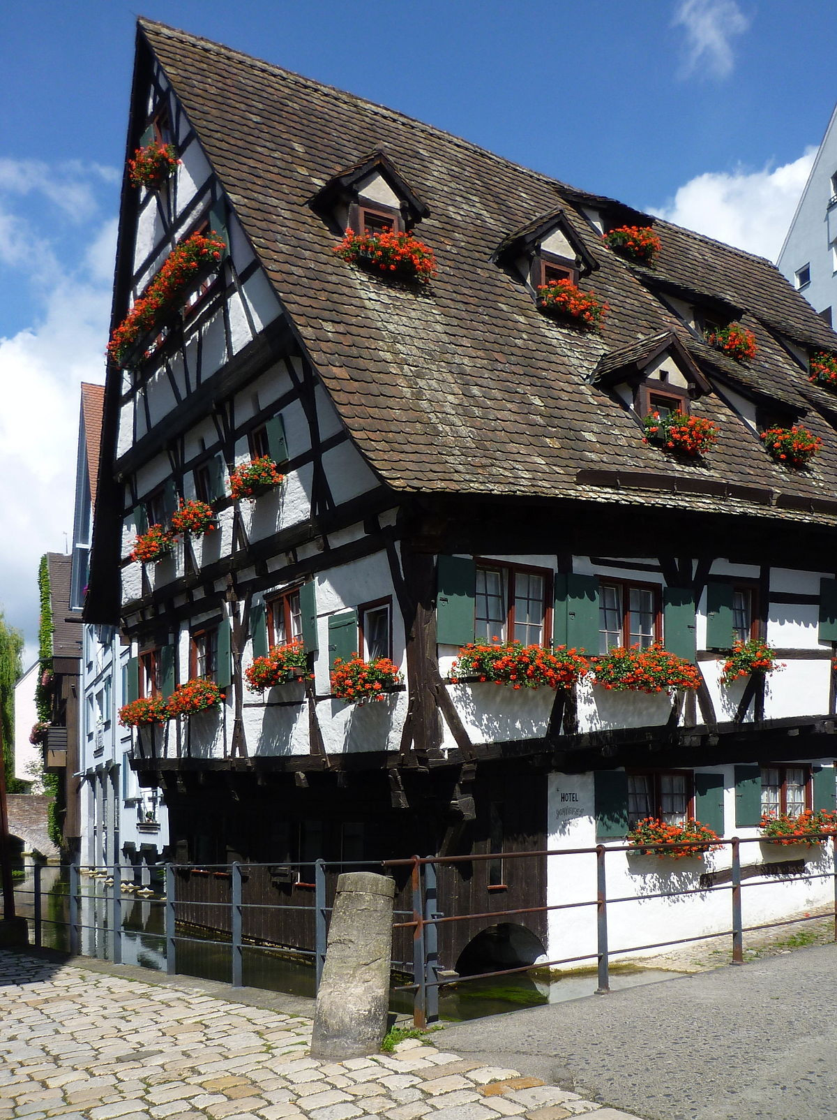 Schiefes Haus
 Schiefes Haus Ulm –