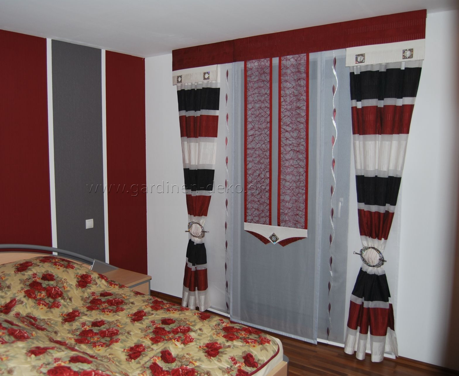 Schlafzimmer Gardinen
 Moderne Schlafzimmer Schiebegardine in rot weiß schwarz