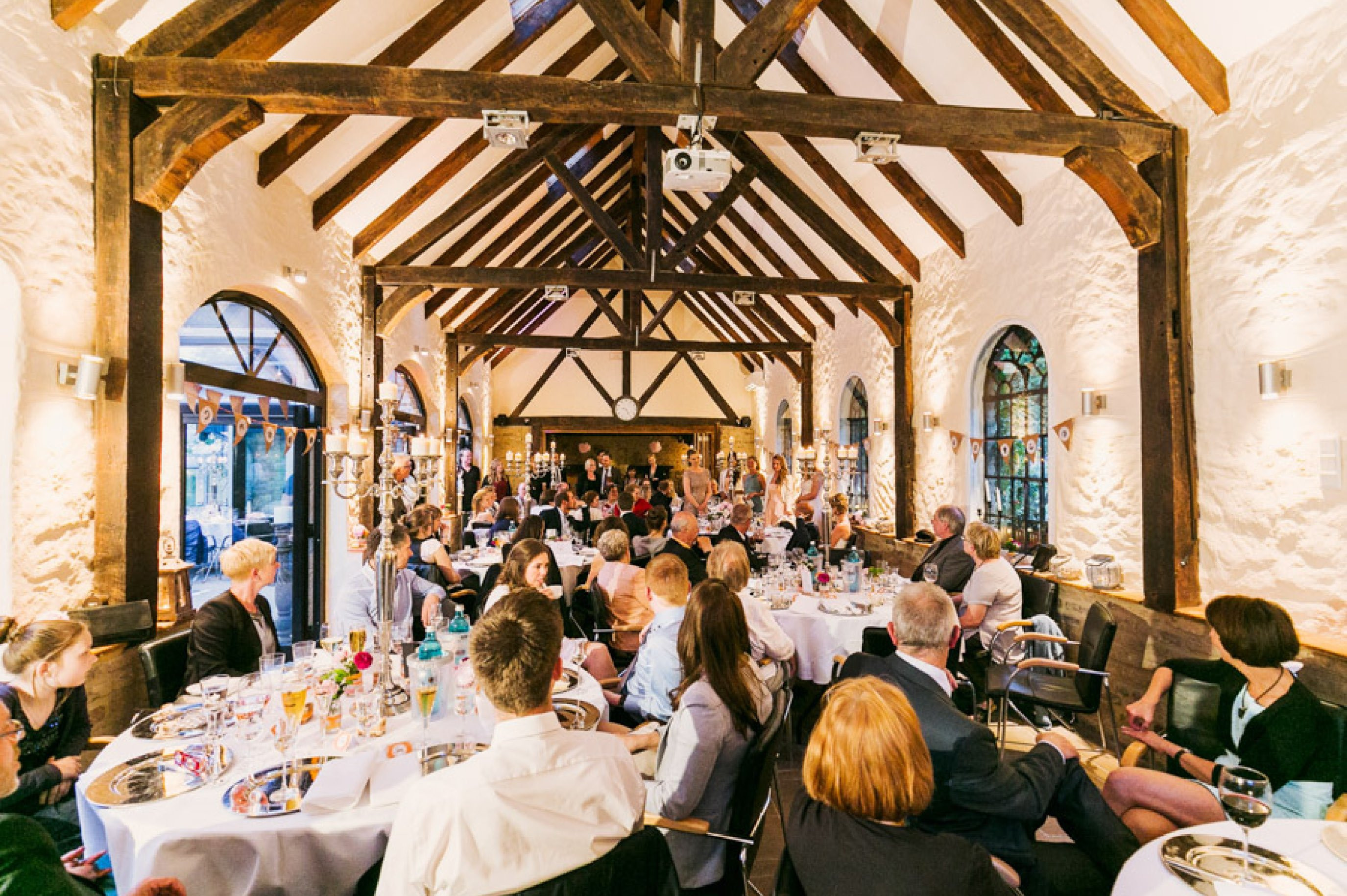 Schloss Hochzeit
 Lässig draußen heiraten Hochzeit in Schloss Grünewald