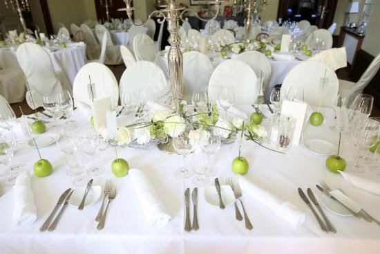 Schloss Kartzow Hochzeit
 Hochzeitstisch Bild von Schloss Kartzow Potsdam