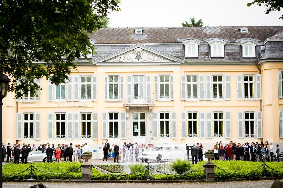 Schloss Morsbroich Hochzeit
 Sweet and Sassy – liebevolle Hochzeit im Schloss