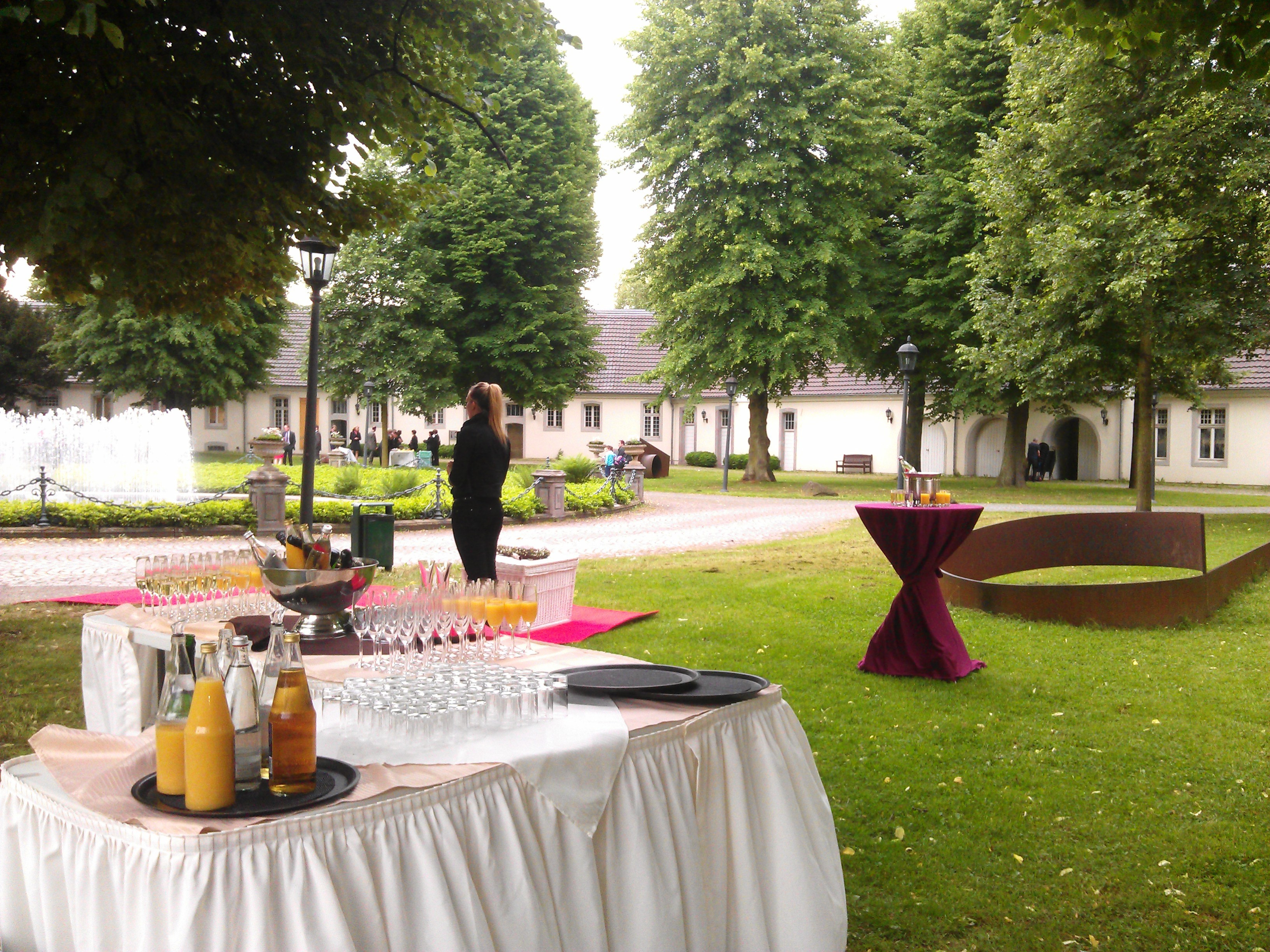 Schloss Morsbroich Hochzeit
 Sektempfang zur Hochzeit Leverkusen 6 Ihr Sektempfang