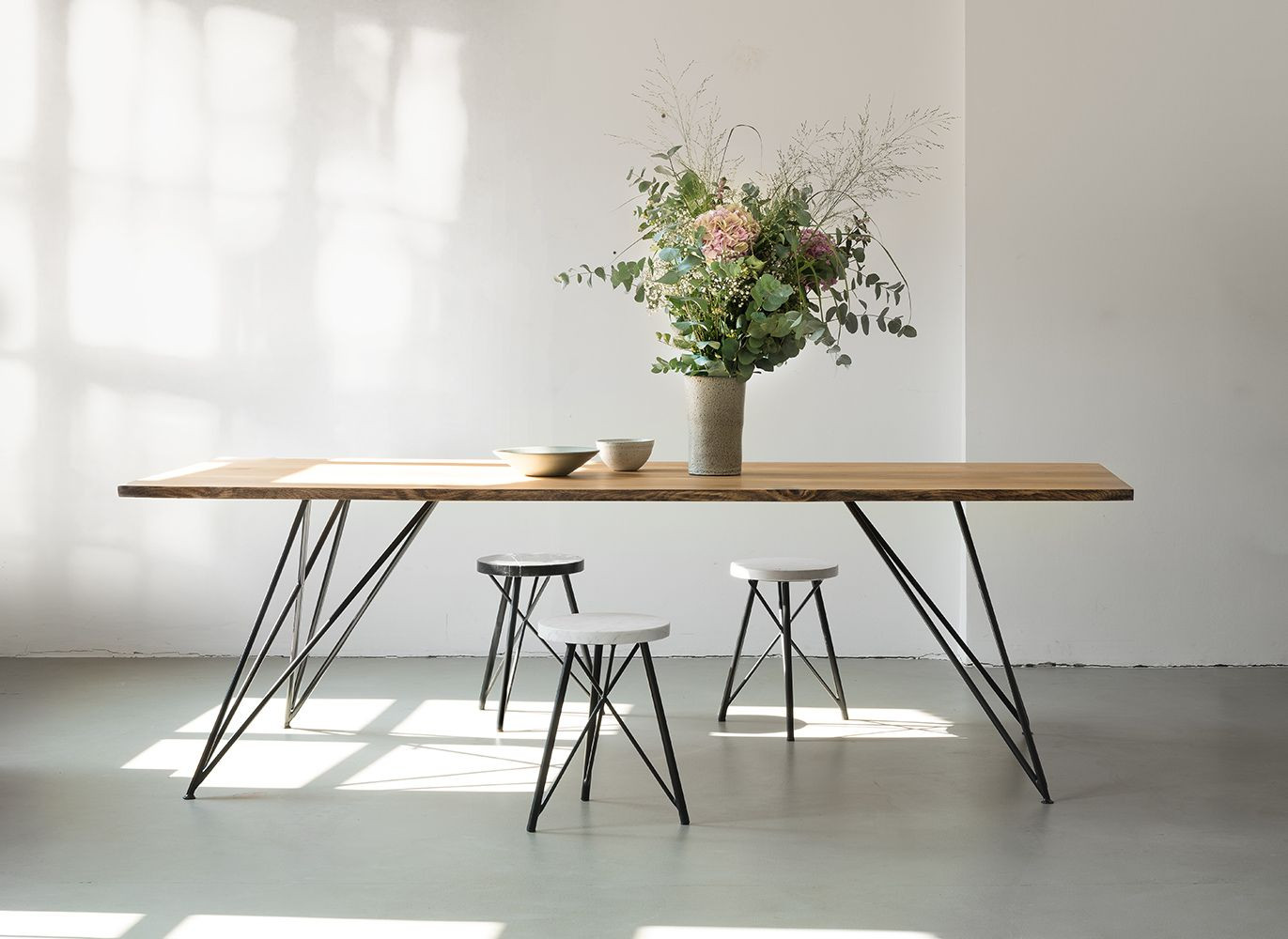Schmaler Tisch
 Schmaler Tisch aus Eiche von Philipp Roessler für