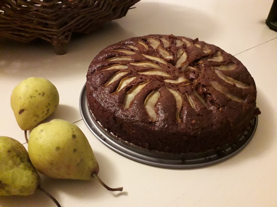 Schoko Walnuss Kuchen
 Veganer Schoko Walnuss Kuchen mit Birne und Dinkelmehl von