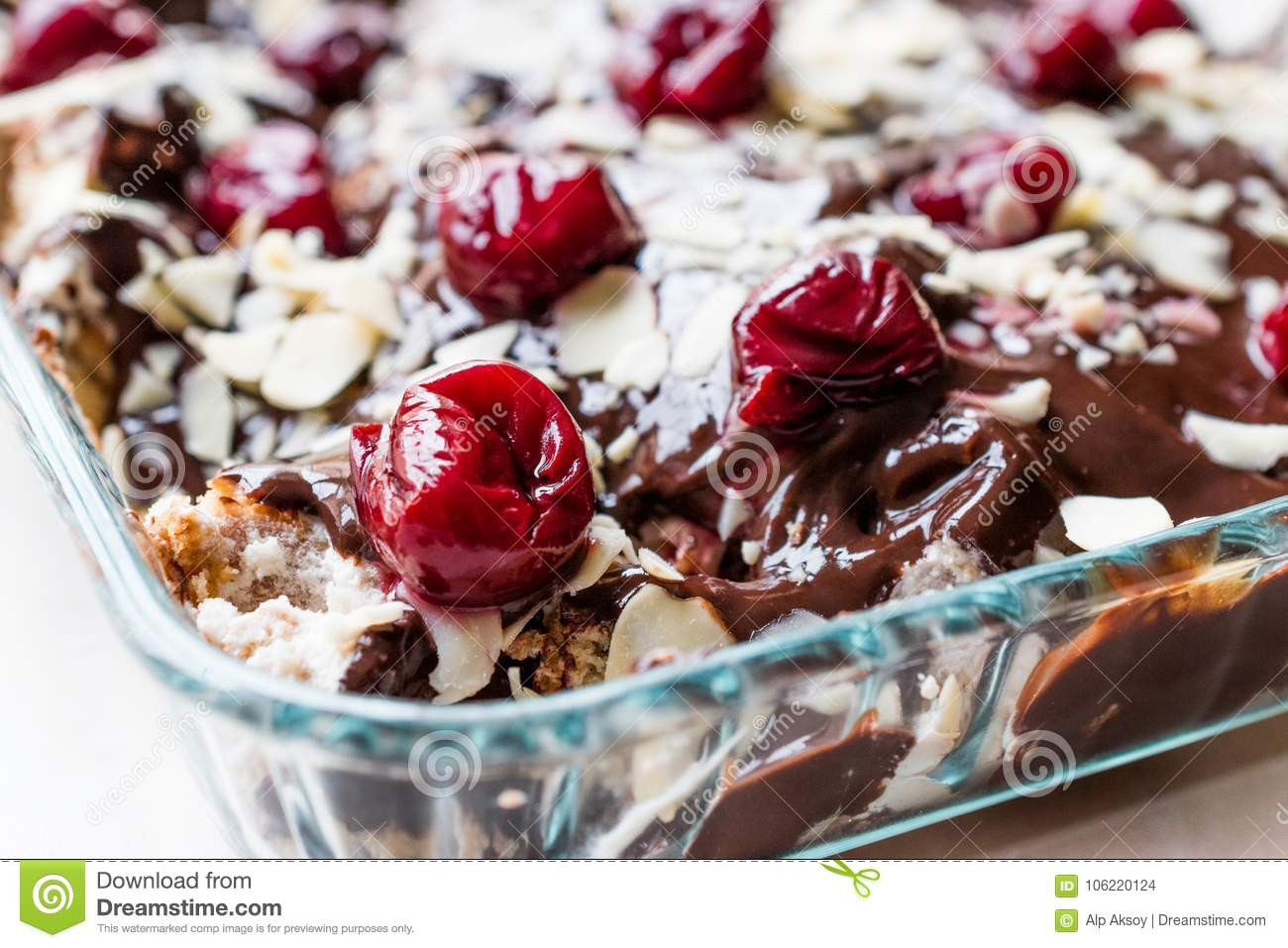 Schokoladenpudding Kuchen
 Schokoladen Pudding Kuchen Mit Kirschen Mandel Scheiben