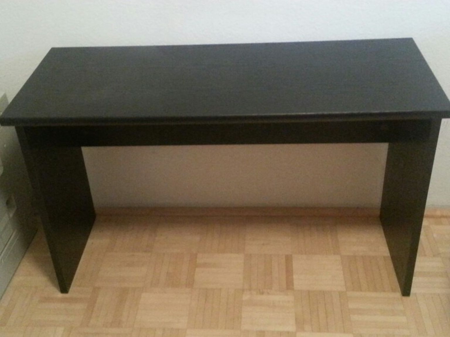 Schwarzer Schreibtisch
 Gebraucht einfacher schwarzer Schreibtisch in 1040 Wien um