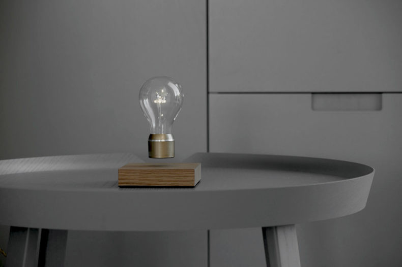 Schwebende Lampe
 MuR – Modernes & Raritäten Creative Industries Styria