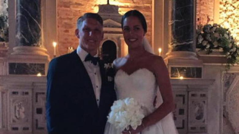 Schweinis Hochzeit
 Ana Schweinsteiger Hochzeitskleid von Suzie Turner