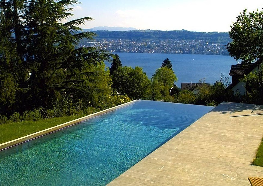 Schwimmbecken Garten
 Prämierte Schwimmbecken Poolanlage im mediterranen Garten