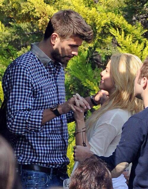 Shakira Pique Hochzeit
 Happy Birthday to both Shakira and Pique