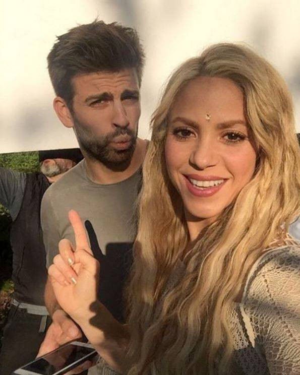 Shakira Pique Hochzeit
 Shakira Piqué und ihre beiden Söhne Das Familienalbum