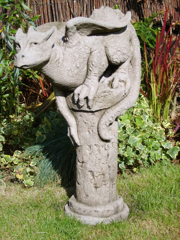 Skulptur Garten
 Garten Drachen Skulptur Theron aus Steinguss • Gartentraum