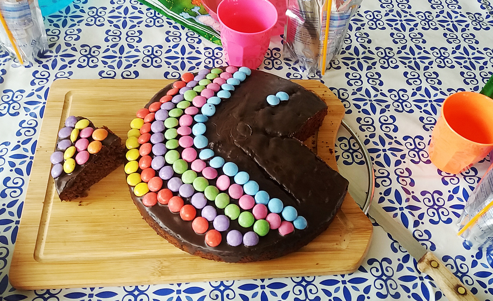 Smarties Kuchen
 Smarties Kuchen Dieser bunte Fisch kuchen schmeckt jedem