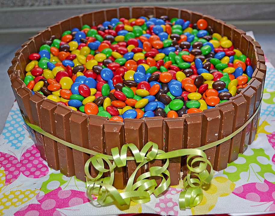 Smarties Kuchen
 Bunte Schoko KitKat Smarties Torte Rezept mit Bild