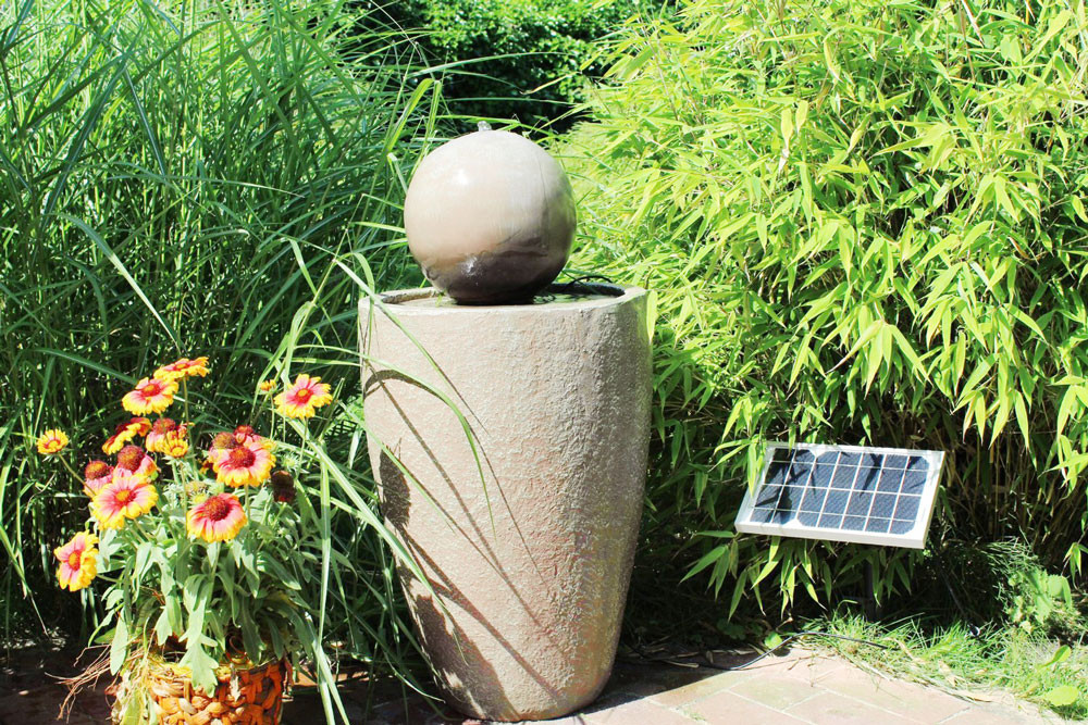 Solarbrunnen Garten
 garten ambiente mit blumen