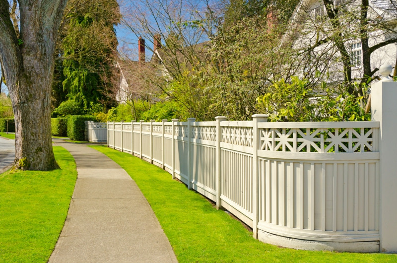 Sondernutzungsrecht Garten Zaun
 Sichtschutz Zaun für den Garten aus Holz oder aus