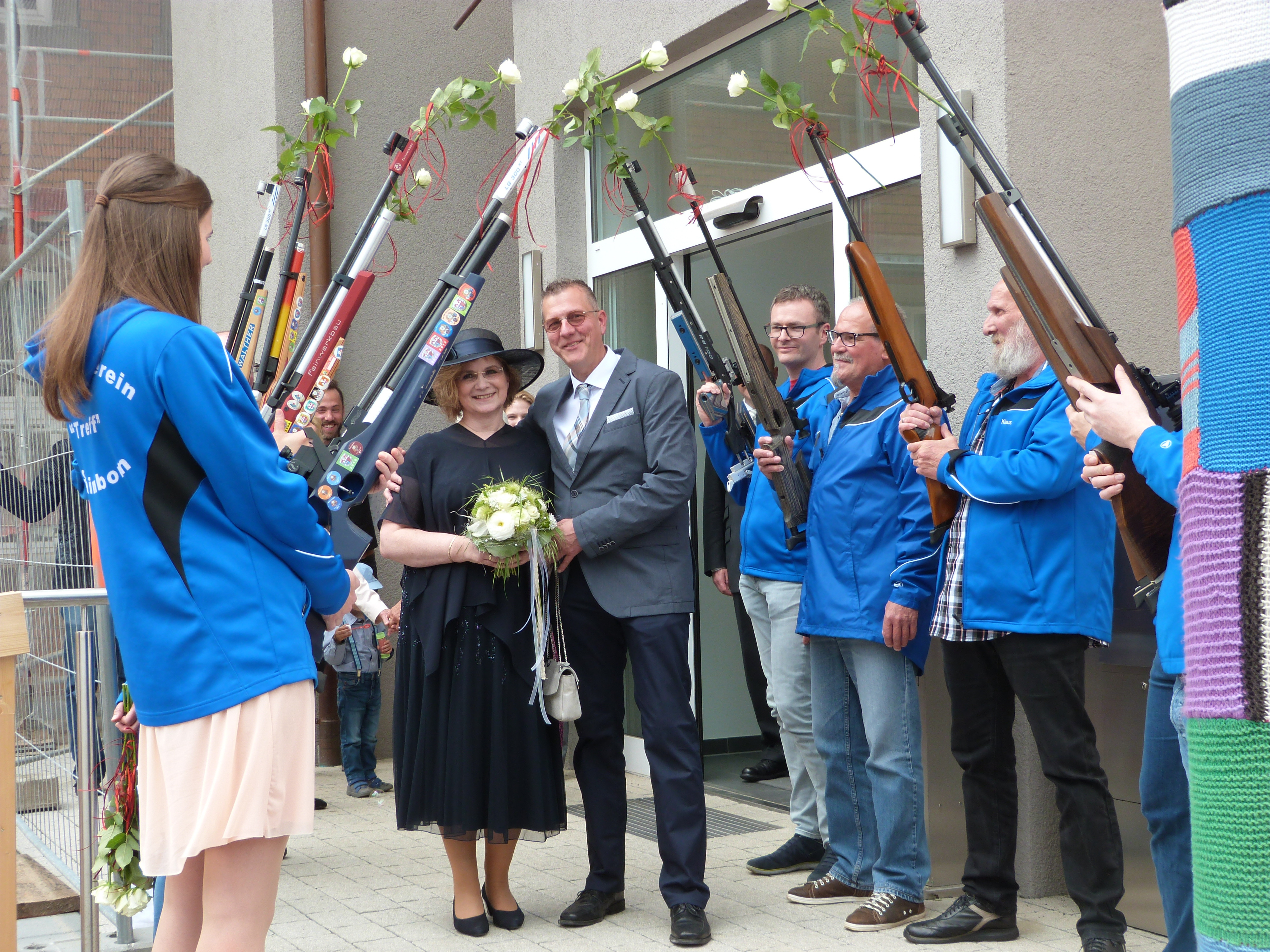 Spalier Hochzeit
 Schützen stehen Spalier bei Hochzeit von Angelika & Bernd