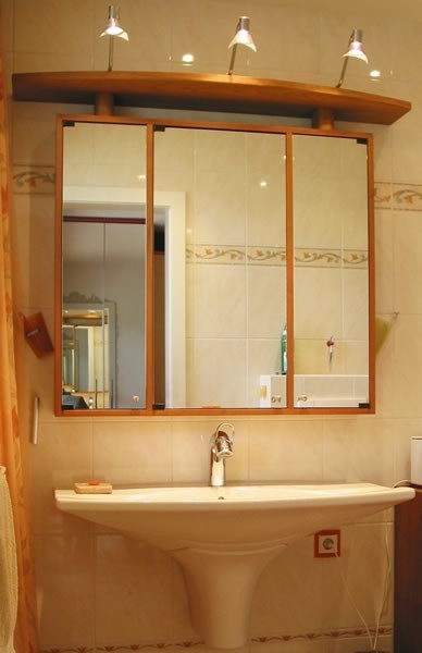 Spiegelschrank Holz
 Badezimmer Spiegelschrank Holz Braun Interior Design und