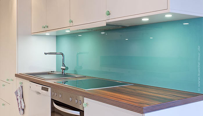 Spritzschutz Küche Glas
 Spritzschutz Glas Kueche in der Trendfarbe smaragdgrün