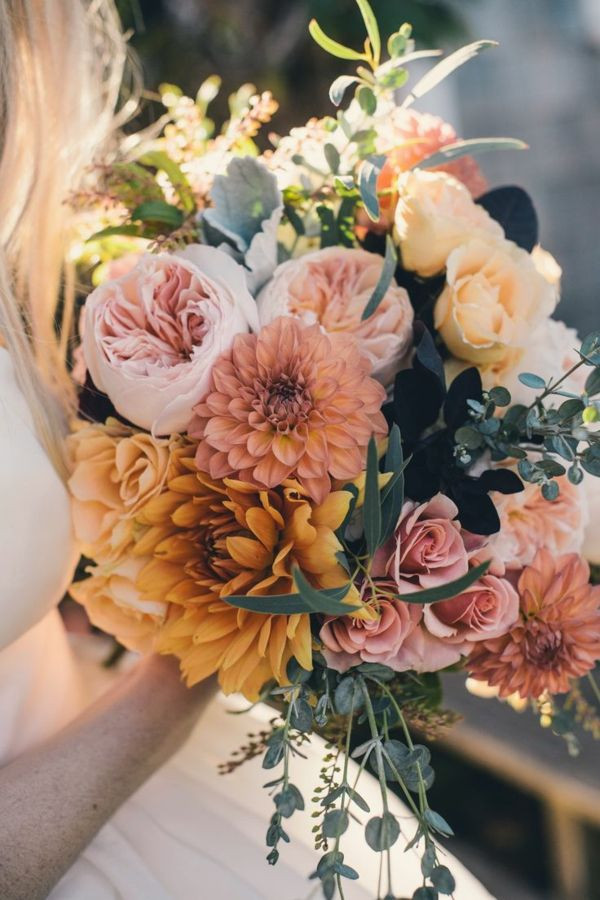 Stählerne Hochzeit
 70 Herbstblumen als dekorative Blumenarrangements