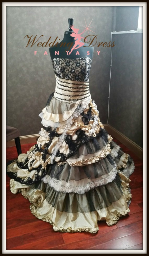 Steampunk Hochzeitskleid
 Steampunk schwarz und Champagner Hochzeitskleid Vintage