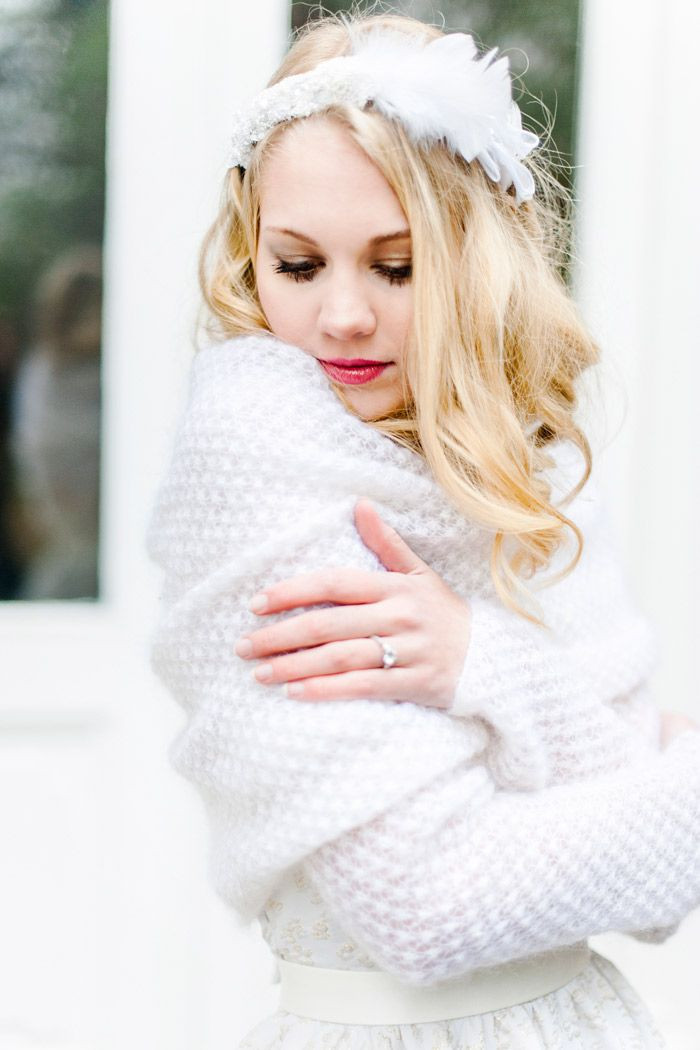 Strickbolero Hochzeit
 Brautkleid mit Strickbolero