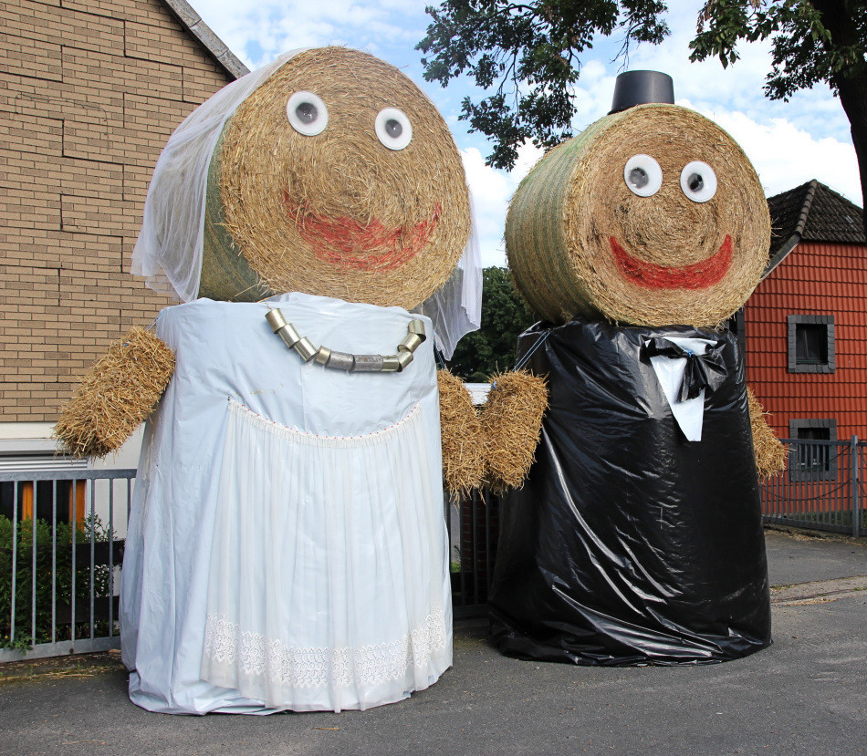 Strohpuppen Hochzeit
 Strohpuppen Hochzeit