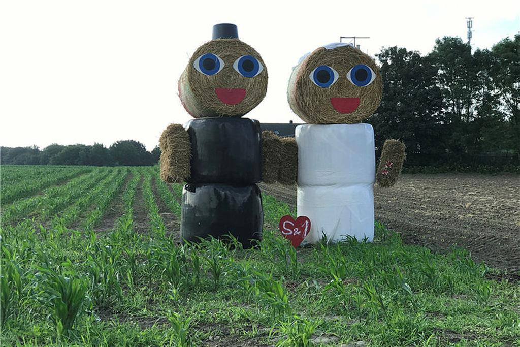 Strohpuppen Hochzeit
 Strohpuppen und Traktor Korso So feierte Jan