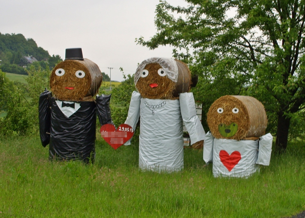 Strohpuppen Hochzeit
 Strohpuppen Hochzeit