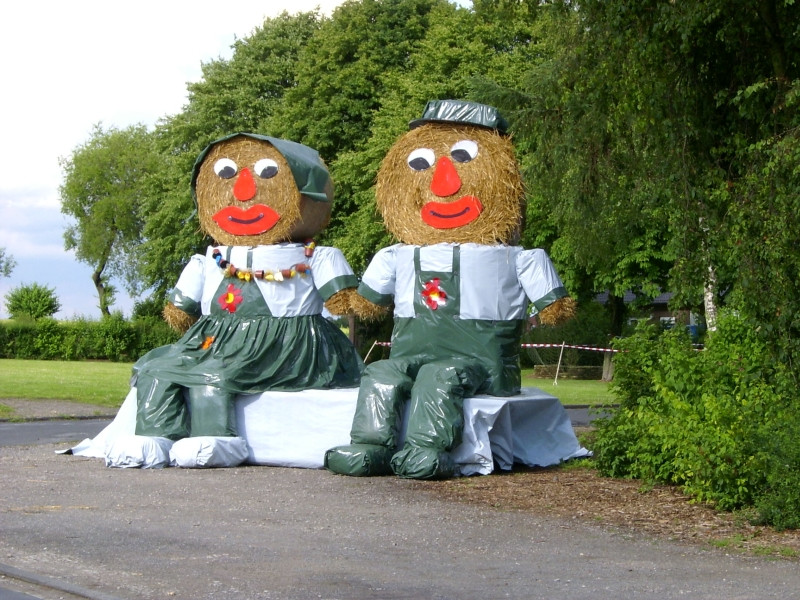 Strohpuppen Hochzeit
 Bilder – keppeln